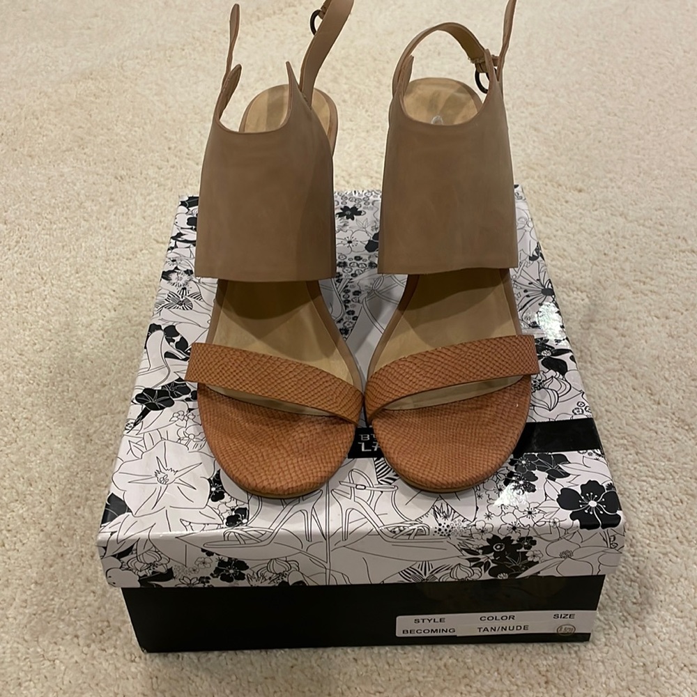 CL BY LAUNDRY Becoming wedge sandal SZ8.5